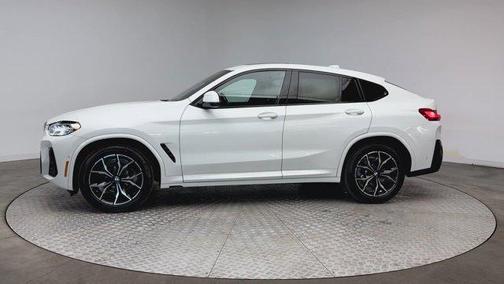 2025 BMW X4 xDrive30i