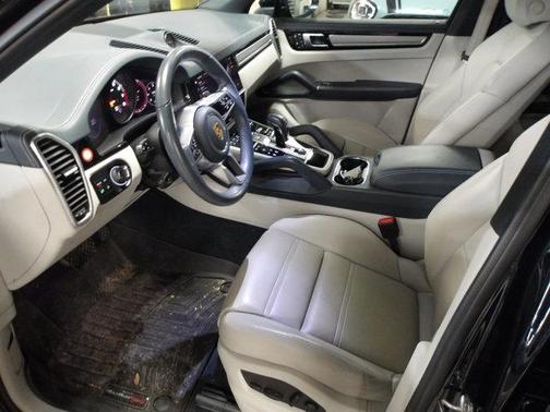 2023 Porsche Cayenne Platinum Edition