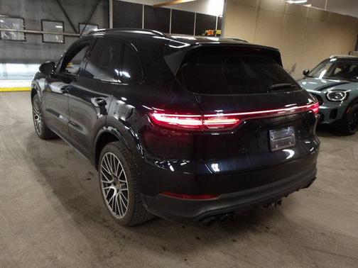 2023 Porsche Cayenne Platinum Edition