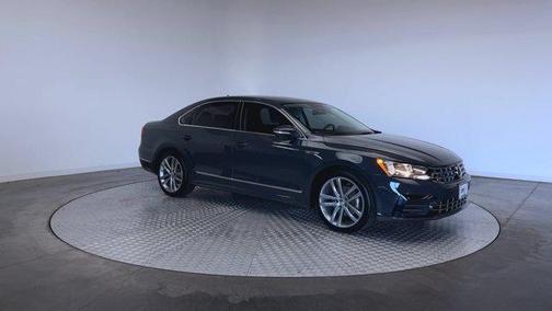 Urano Gray 2017 Volkswagen Passat 1.8T R-Line