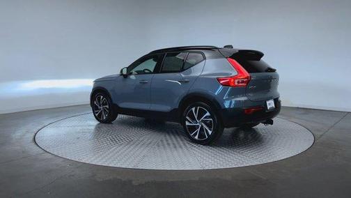 Thunder Gray Metallic 2021 Volvo XC40 T5 R-Design