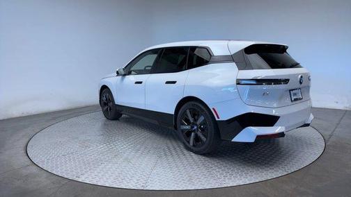 2025 BMW iX xDrive50