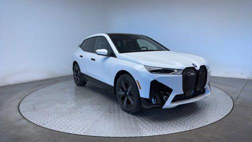 2025 BMW iX xDrive50