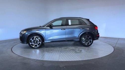 Daytona Gray Pearl Effect 2025 Audi Q3 45 S line Premium