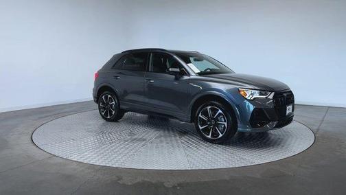 Daytona Gray Pearl Effect 2025 Audi Q3 45 S line Premium