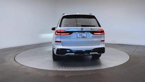 Mineral White Metallic 2027 BMW X7 M60i