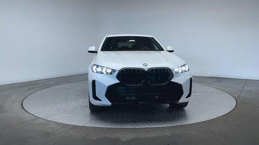 Mineral White Metallic 2027 BMW X6 xDrive40i