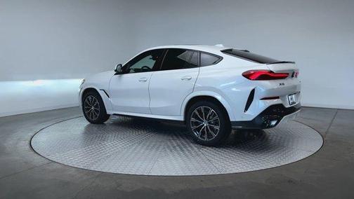 Mineral White Metallic 2027 BMW X6 xDrive40i