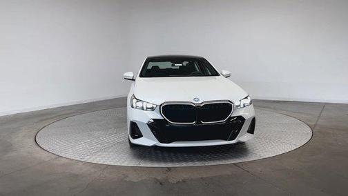 2025 BMW 550e xDrive