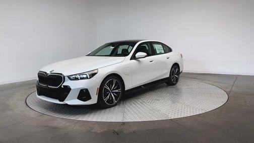 2025 BMW 550e xDrive