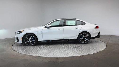 2025 BMW 550e xDrive