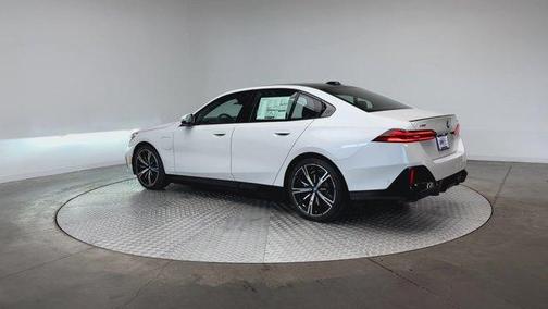 2025 BMW 550e xDrive
