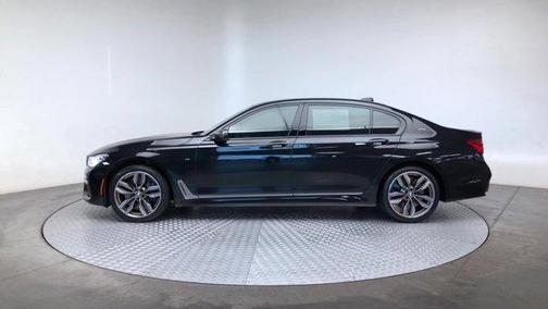 Photo 5 of 30 of 2019 BMW M760 i xDrive