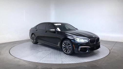 Photo 2 of 30 of 2019 BMW M760 i xDrive