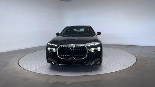 2025 BMW 760 760i xDrive