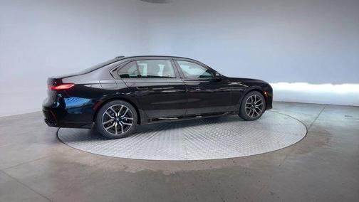 2025 BMW 760 760i xDrive
