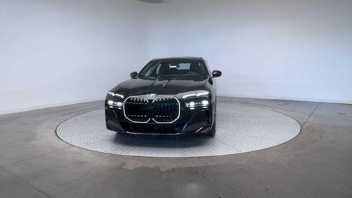2025 BMW 760 760i xDrive
