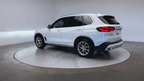 Alpine White 2024 BMW X5 xDrive40i