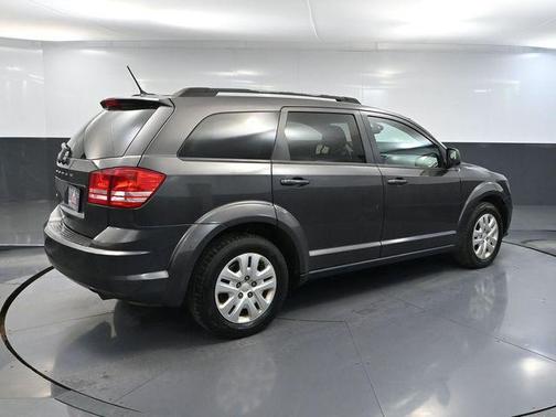 Granite Pearlcoat 2018 Dodge Journey SE