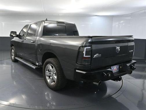 Granite Crystal Metallic Clearcoat 2018 RAM 1500 Big Horn