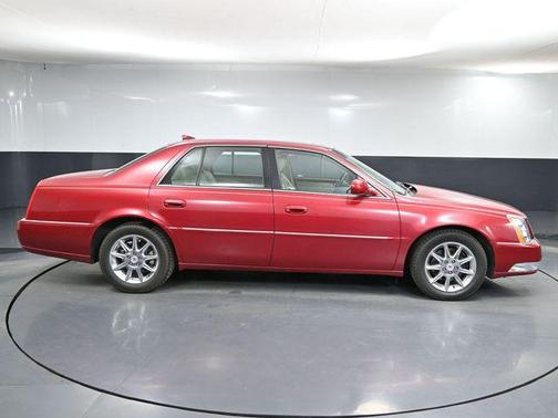2011 Cadillac DTS Luxury Collection