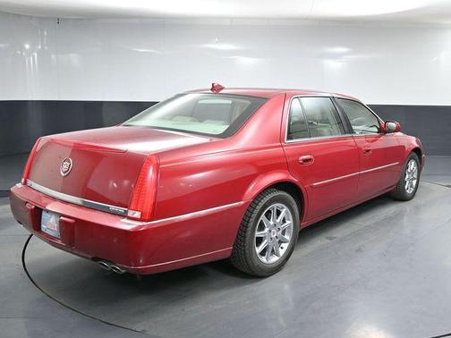 2011 Cadillac DTS Luxury Collection