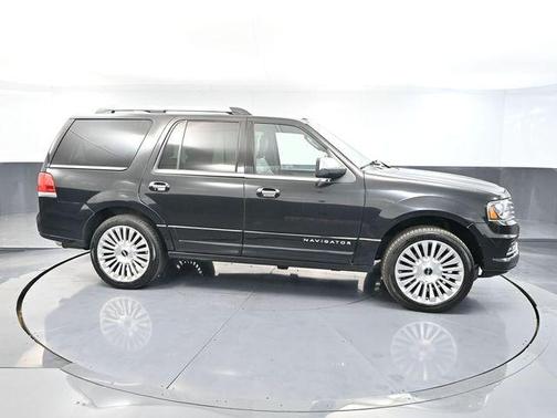 2015 Lincoln Navigator Base