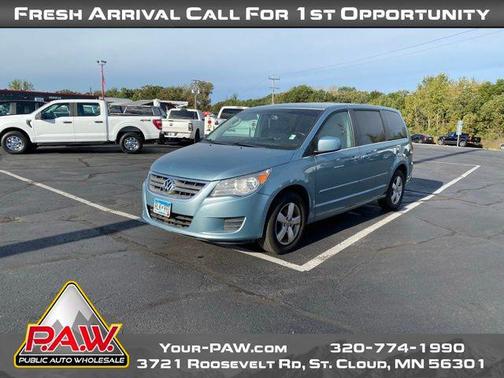 2010 Volkswagen Routan SE
