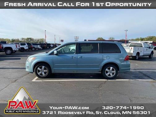 2010 Volkswagen Routan SE