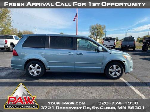 2010 Volkswagen Routan SE
