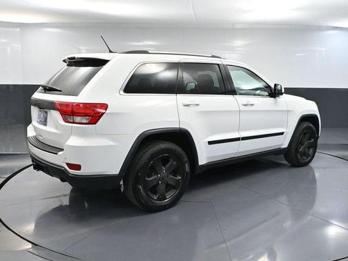 Bright White Clearcoat 2013 Jeep Grand Cherokee Laredo