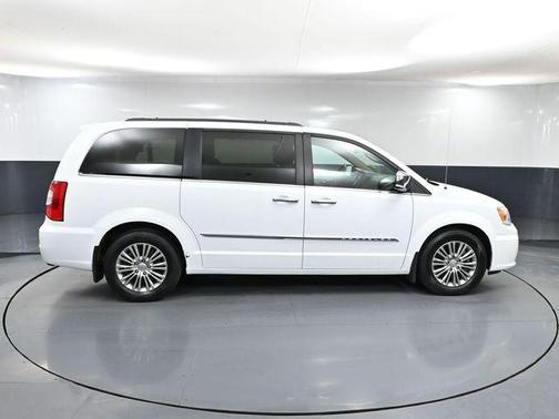 2014 Chrysler Town & Country Touring-L