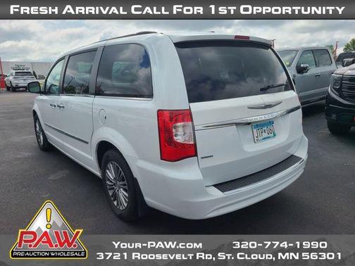 2014 Chrysler Town & Country Touring-L