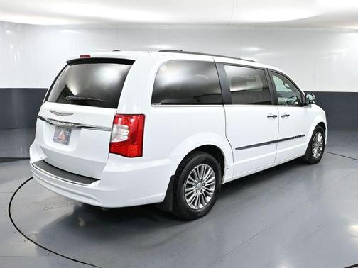 2014 Chrysler Town & Country Touring-L