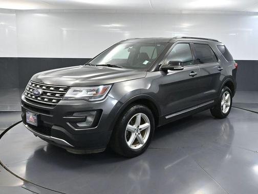 MAGNETIC METALLIC 2017 Ford Explorer XLT