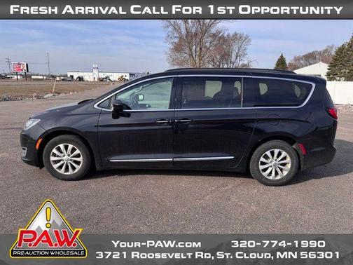 2017 Chrysler Pacifica Touring-L