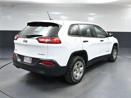 2016 Jeep Cherokee Sport