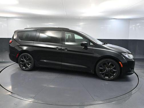 2019 Chrysler Pacifica Touring-L Plus