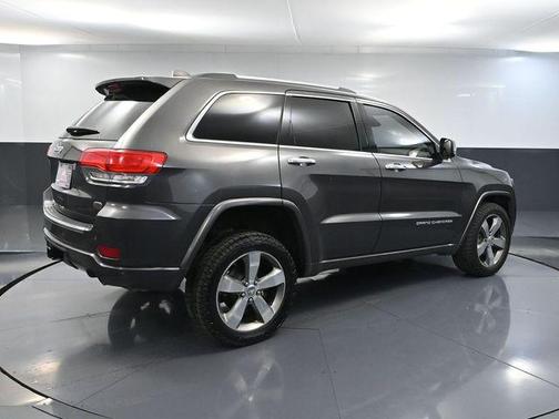 Granite Crystal Metallic Clearcoat 2015 Jeep Grand Cherokee Overland