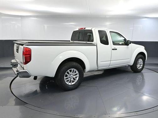 Glacier White 2014 Nissan Frontier SV