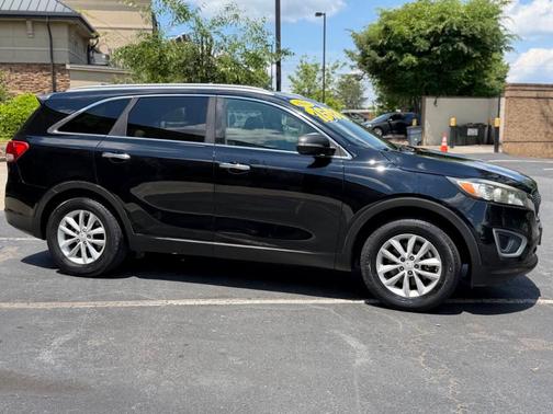 Black 2016 Kia Sorento LX