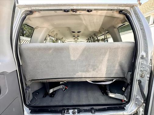 2004 Ford E350 Super Duty XL Wagon