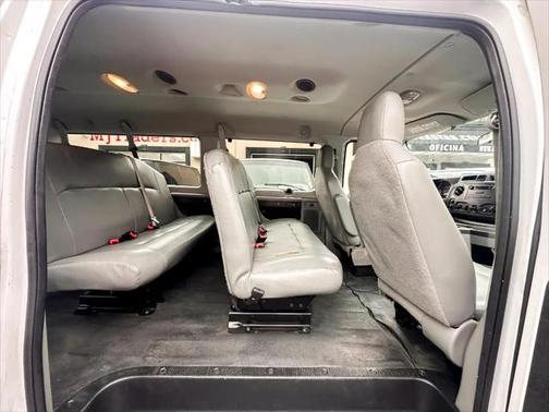 2012 Ford E350 Super Duty XLT