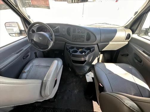 2006 Ford E150 Base