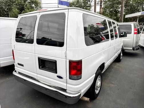 2009 Ford E350 Super Duty XL Wagon