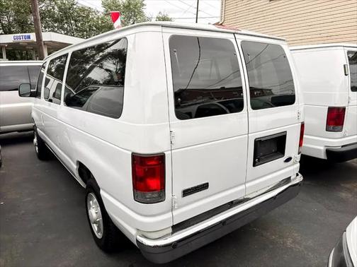 2009 Ford E350 Super Duty XL Wagon