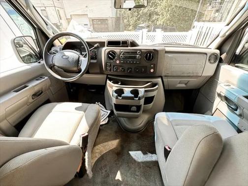 2013 Ford E350 Super Duty XLT