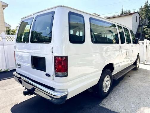 2013 Ford E350 Super Duty XLT