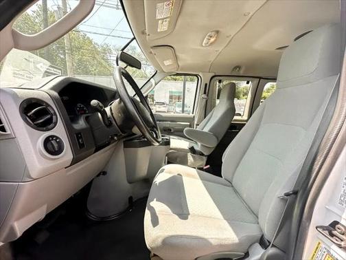 2012 Ford E350 Super Duty XLT