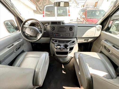 2010 Ford E350 Super Duty XL